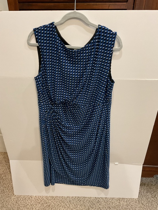 Dress Barn Dresses & Skirts - Dress Barn Blue and White Geometric Ruched Midi Dress